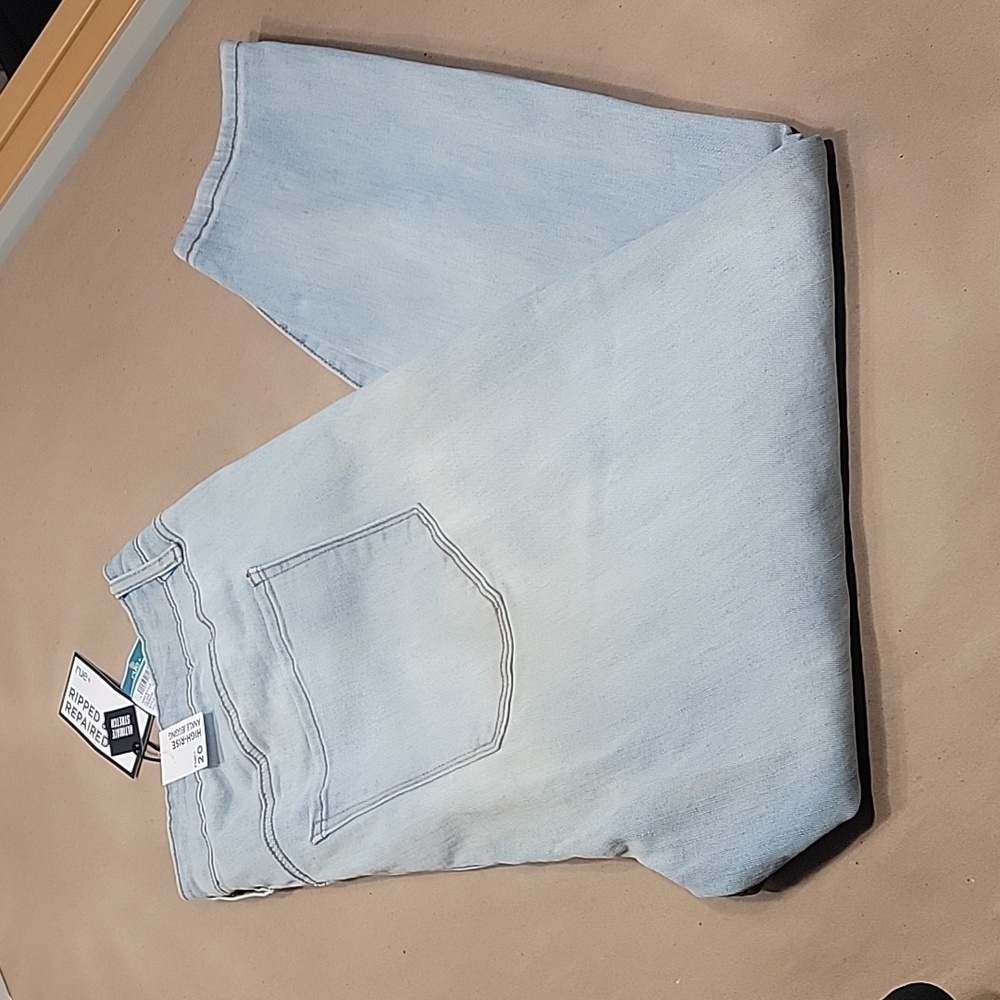 Rue21+ Size 20 High Rise Ankle Jeggings, Light Wash, Distressed, NEW with Tag